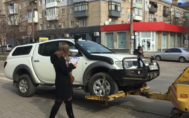 На запорожском курорте у предпринимателя отобрали автомобиль (ФОТО) Фото № 3 На запорожском курорте у предпринимателя отобрали автомобиль (ФОТО) Фото № 3
