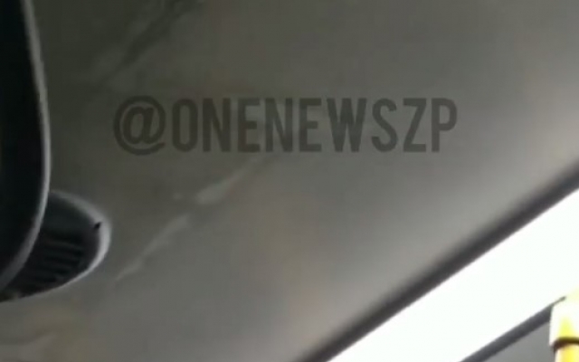В запорожском автобусе, который вышел на маршрут несколько месяцев назад, треснул потолок (ВИДЕО) Фото № 0 В запорожском автобусе, который вышел на маршрут несколько месяцев назад, треснул потолок (ВИДЕО) Фото № 0