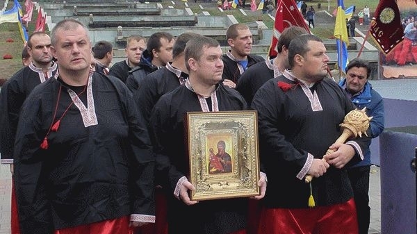 В Запорожье на продолжении Дня города запорожцы бились и толкались Фото № 1 В Запорожье на продолжении Дня города запорожцы бились и толкались Фото № 1