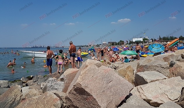Пляжи Бердянска: море, песок, камни и дамба набережной Фото № 1 Пляжи Бердянска: море, песок, камни и дамба набережной Фото № 1