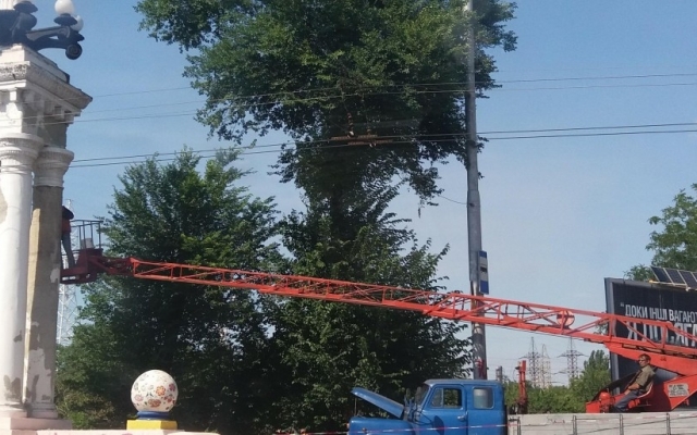 Не было бы счастья: Война патриота и коммунальщиков закончилась реставрацией архитектурных сооружений на проспекте Фото № 0 Не было бы счастья: Война патриота и коммунальщиков закончилась реставрацией архитектурных сооружений на проспекте Фото № 0