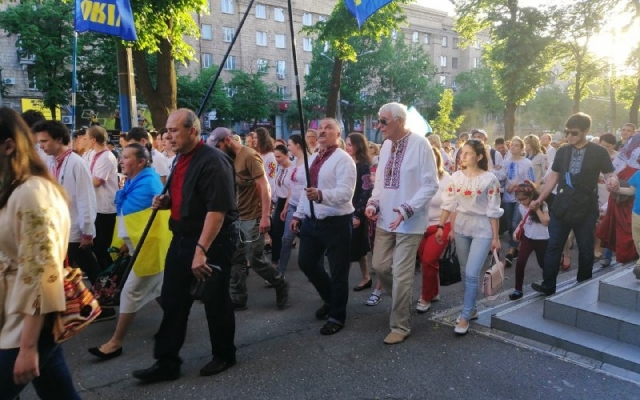 В Запорожье прошел традиционный марш вышиванок (ФОТОРЕПОРТАЖ) Фото № 15 В Запорожье прошел традиционный марш вышиванок (ФОТОРЕПОРТАЖ) Фото № 15