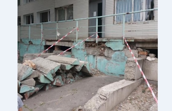 В запорожской больнице стена обрушилась прямо около годовалого малыша (ФОТО) Фото № 0 В запорожской больнице стена обрушилась прямо около годовалого малыша (ФОТО) Фото № 0