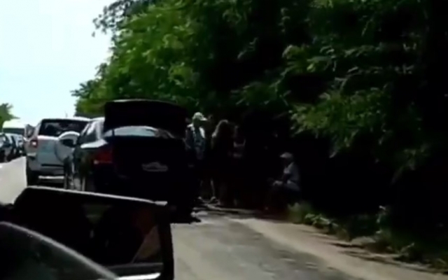 В сети появилось видео огромной пробки по дороге на Кирилловку Фото № 0 В сети появилось видео огромной пробки по дороге на Кирилловку Фото № 0