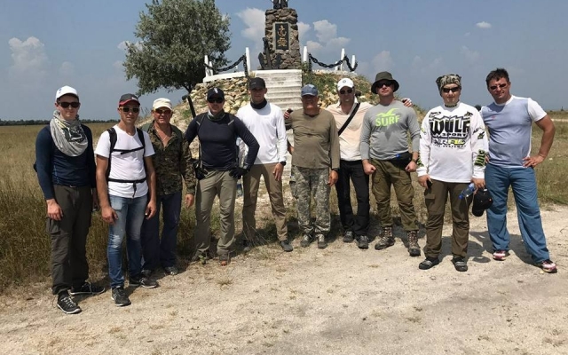 Мэр с друзьями гонял на джипе по заповеднику (ФОТО) Фото № 3 Мэр с друзьями гонял на джипе по заповеднику (ФОТО) Фото № 3