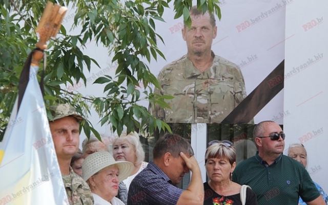 Бердянск попрощался с легендарным бойцом АТО Юрием Ковалем Фото № 3 Бердянск попрощался с легендарным бойцом АТО Юрием Ковалем Фото № 3