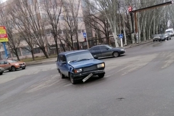 В Запорожской области столкнулись ВАЗ и Киа (ФОТО) Фото № 1 В Запорожской области столкнулись ВАЗ и Киа (ФОТО) Фото № 1