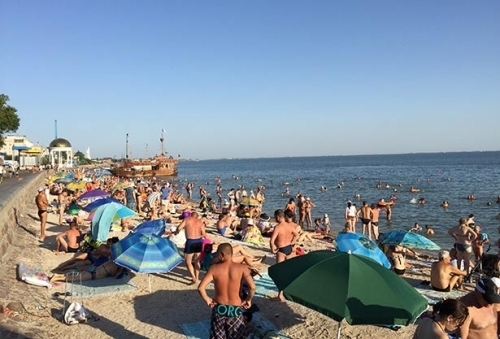 На бердянских пляжах у отдыхающих требуют деньги Фото № 0 На бердянских пляжах у отдыхающих требуют деньги Фото № 0