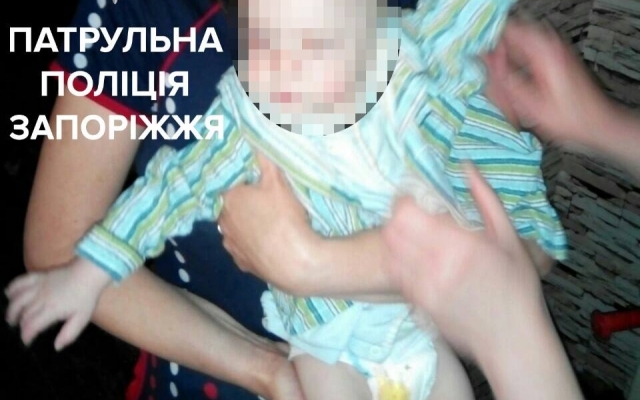 Фотофакт: Пьяная мать заснула под громкий плач своего годовалого ребенка Фото № 1 Фотофакт: Пьяная мать заснула под громкий плач своего годовалого ребенка Фото № 1