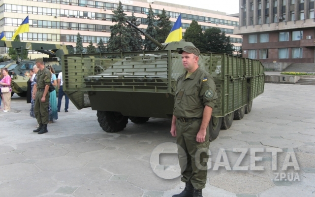 В Запорожье прошла выставка военной техники Фото № 4 В Запорожье прошла выставка военной техники Фото № 4