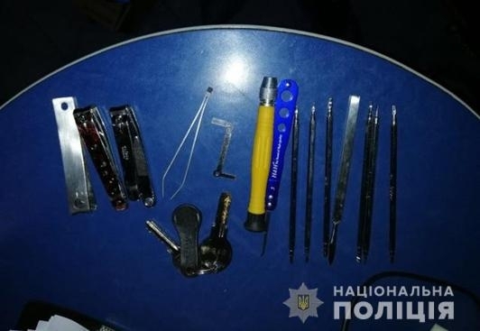 В Запорожье задержали злоумышленников, которые угоняли иномарки (ВИДЕО) Фото № 2 В Запорожье задержали злоумышленников, которые угоняли иномарки (ВИДЕО) Фото № 2
