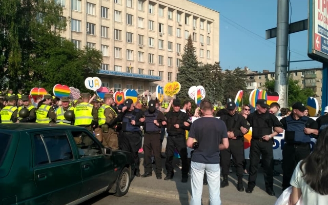 В Запорожье состоялась акция ЛГБТ-сообщества (ФОТО) Фото № 3 В Запорожье состоялась акция ЛГБТ-сообщества (ФОТО) Фото № 3