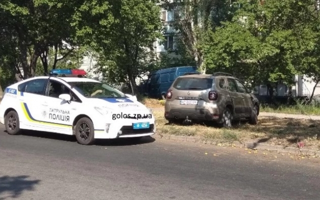 В Запорожье ДТП: Внедорожник три раза перевернулся (ФОТО) Фото № 0 В Запорожье ДТП: Внедорожник три раза перевернулся (ФОТО) Фото № 0
