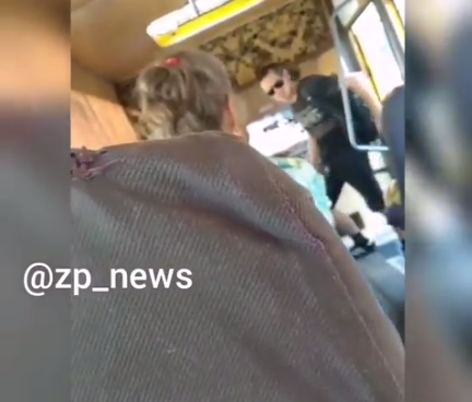 В запорожской маршрутке произошел очередной скандал (ВИДЕО) Фото № 0 В запорожской маршрутке произошел очередной скандал (ВИДЕО) Фото № 0