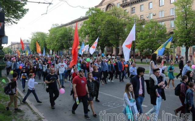 В центре Запорожья провели праздничное шествие (ФОТО, ВИДЕО) Фото № 21 В центре Запорожья провели праздничное шествие (ФОТО, ВИДЕО) Фото № 21