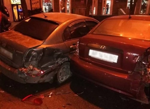 В Запорожье произошло ДТП с участием маршрутки Фото № 0 В Запорожье произошло ДТП с участием маршрутки Фото № 0