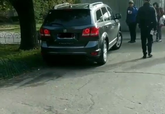 В Шевченковском районе Запорожья кроссовер наехал на девушку (ВИДЕО) Фото № 0 В Шевченковском районе Запорожья кроссовер наехал на девушку (ВИДЕО) Фото № 0