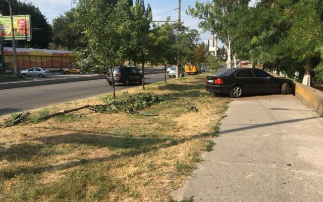 Возле 5 горбольницы ДТП у участием автомобиля на еврономерах (ФОТО) Фото № 0 Возле 5 горбольницы ДТП у участием автомобиля на еврономерах (ФОТО) Фото № 0