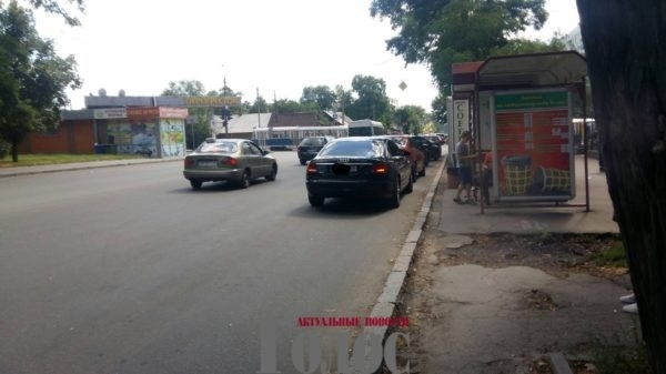 Запорожцы активно обсуждают незаконную парковку депутата (ФОТО) Фото № 3 Запорожцы активно обсуждают незаконную парковку депутата (ФОТО) Фото № 3