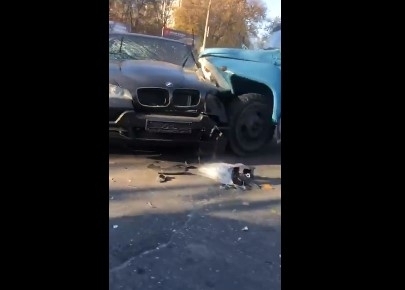 На Победе автомобиль коммунальщиков На Победе автомобиль коммунальщиков