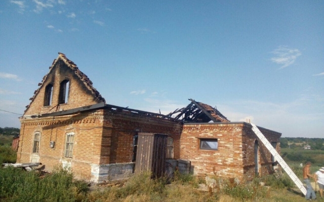 В Запорожской области молния разрушила дом (ФОТО) Фото № 0 В Запорожской области молния разрушила дом (ФОТО) Фото № 0