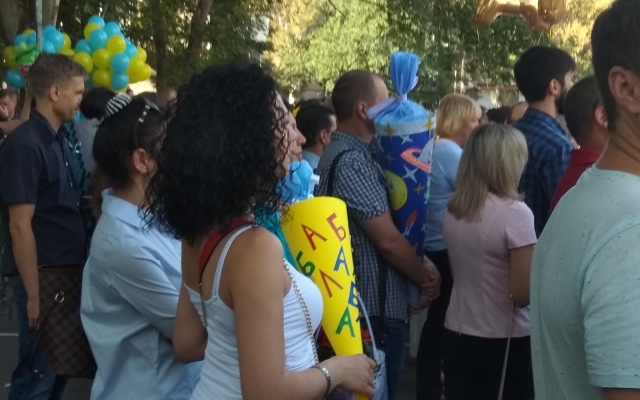 В Запорожье День знаний отметили с новой традицией (ФОТО) Фото № 1 В Запорожье День знаний отметили с новой традицией (ФОТО) Фото № 1