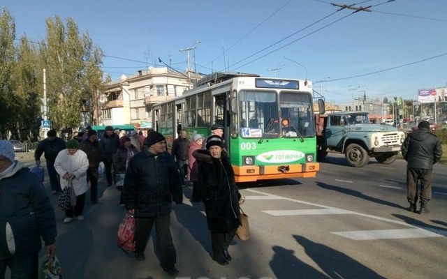 В Запорожье транспортный коллапс. Застряли два троллейбуса и пять трамваев Фото № 5 В Запорожье транспортный коллапс. Застряли два троллейбуса и пять трамваев Фото № 5