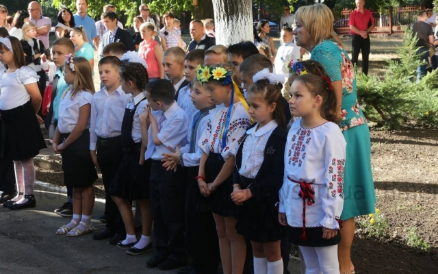 Запорожских школьников с Днем знаний поздравила первая леди Украины Фото № 3 Запорожских школьников с Днем знаний поздравила первая леди Украины Фото № 3