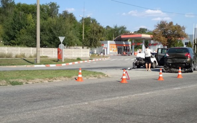В Сети опубликовали видео с места аварии на Набережной Фото № 0 В Сети опубликовали видео с места аварии на Набережной Фото № 0