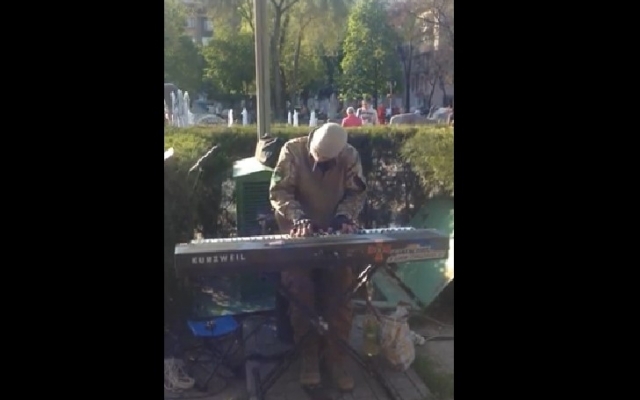 В Запорожье выступил известный уличный музыкант Piano Extremist (ВИДЕО) Фото № 0 В Запорожье выступил известный уличный музыкант Piano Extremist (ВИДЕО) Фото № 0