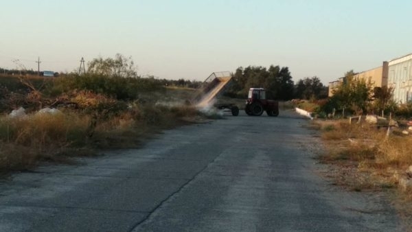 В Энергодаре борцы за чистый город сбрасывают мусор на обочины дороги (ФОТО) Фото № 1 В Энергодаре борцы за чистый город сбрасывают мусор на обочины дороги (ФОТО) Фото № 1
