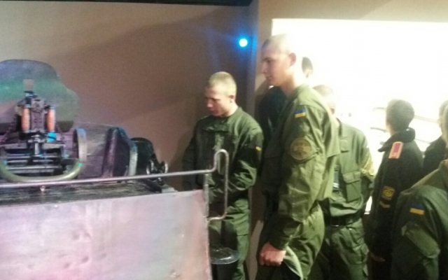 Запорожских гвардейцев больше всего поразил Запорожских гвардейцев больше всего поразил