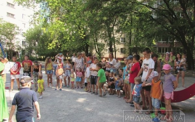 В Днепровском районе открыли новую детскую площадку Фото № 3 В Днепровском районе открыли новую детскую площадку Фото № 3
