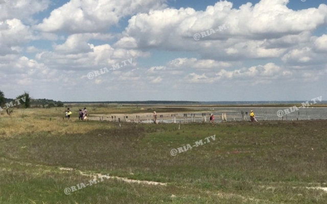 Около Молочного лимана возникает зловонная пустыня (ФОТО, ВИДЕО) Фото № 2 Около Молочного лимана возникает зловонная пустыня (ФОТО, ВИДЕО) Фото № 2
