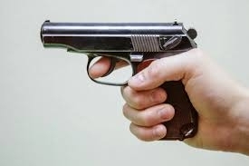 В Запорожской области мужчина с пистолетом угрожал прохожим Фото № 0 В Запорожской области мужчина с пистолетом угрожал прохожим Фото № 0