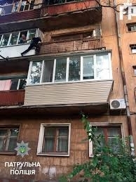 Пьяный запорожец пытался попасть в свою квартиру через чужой балкон Фото № 0 Пьяный запорожец пытался попасть в свою квартиру через чужой балкон Фото № 0