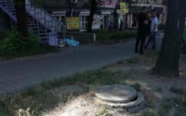 В Запорожье около магазина нашли труп женщины (ФОТО) Фото № 0 В Запорожье около магазина нашли труп женщины (ФОТО) Фото № 0