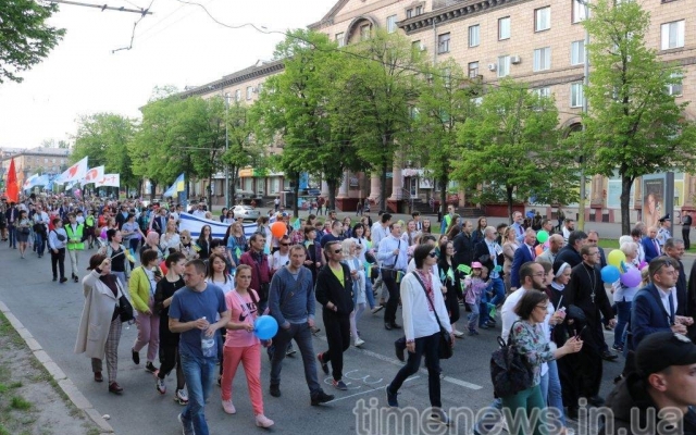 В центре Запорожья провели праздничное шествие (ФОТО, ВИДЕО) Фото № 20 В центре Запорожья провели праздничное шествие (ФОТО, ВИДЕО) Фото № 20