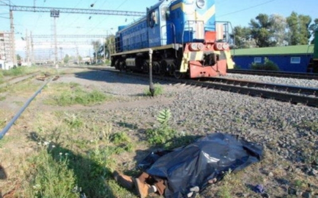 Смерть на рельсах: Поезд убил 23-летнего парня Фото № 0 Смерть на рельсах: Поезд убил 23-летнего парня Фото № 0