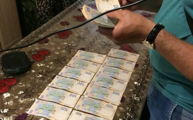 Задержание запорожского чиновника было похоже на блокбастер (ФОТО) Фото № 3 Задержание запорожского чиновника было похоже на блокбастер (ФОТО) Фото № 3