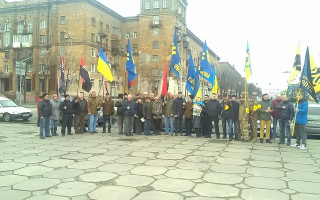 В первый день нового года в Запорожье чествовали Бандеру (ФОТО) Фото № 3 В первый день нового года в Запорожье чествовали Бандеру (ФОТО) Фото № 3