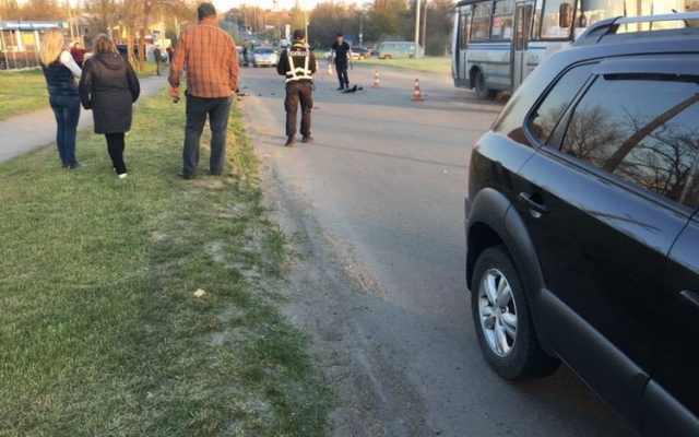 ДТП в Запорожье: Мотоцикл выбросило на газон (ФОТО) Фото № 1 ДТП в Запорожье: Мотоцикл выбросило на газон (ФОТО) Фото № 1