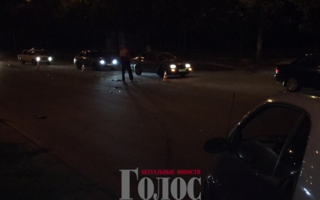 Появились фото ночного ДТП на Хортицком шоссе: Мама и ребенок госпитализированы Фото № 0 Появились фото ночного ДТП на Хортицком шоссе: Мама и ребенок госпитализированы Фото № 0