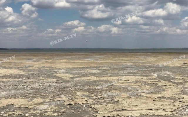 Около Молочного лимана возникает зловонная пустыня (ФОТО, ВИДЕО) Фото № 0 Около Молочного лимана возникает зловонная пустыня (ФОТО, ВИДЕО) Фото № 0