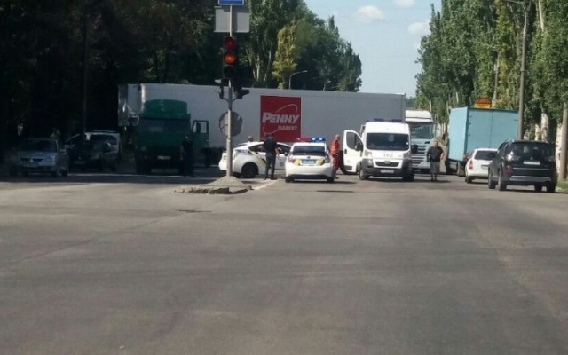 В Запорожье ДТП, водитель фуры умер за рулем: В полиции прокомментировали аварию (ФОТО) Фото № 0 В Запорожье ДТП, водитель фуры умер за рулем: В полиции прокомментировали аварию (ФОТО) Фото № 0