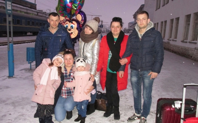 В Запорожье встречали ребенка-героя: Даша вернулась из Бостона (ФОТО) Фото № 1 В Запорожье встречали ребенка-героя: Даша вернулась из Бостона (ФОТО) Фото № 1