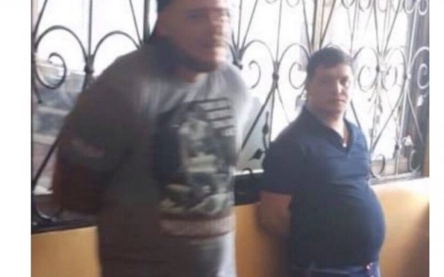 В сети опубликовали видео перестрелки в Кирилловке: Люди ходили мимо раненого мужчины Фото № 0 В сети опубликовали видео перестрелки в Кирилловке: Люди ходили мимо раненого мужчины Фото № 0