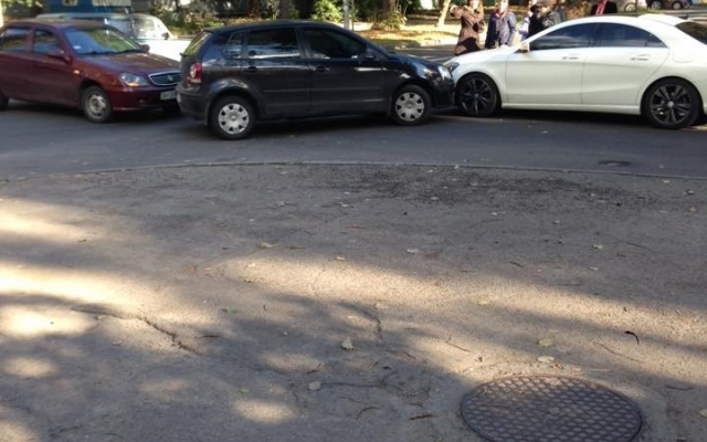 В Запорожье столкнулись три автомобиля Фото № 1 В Запорожье столкнулись три автомобиля Фото № 1