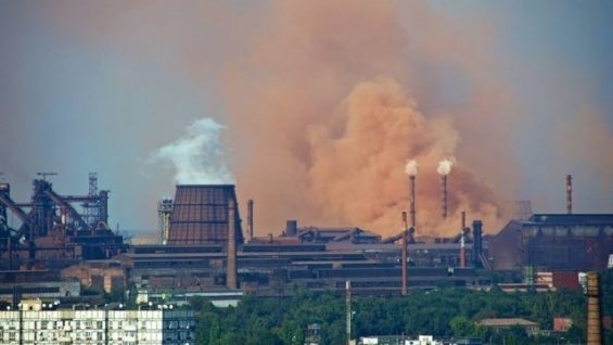 Работника, который на видео снял выбросы запорожского завода, уволили Фото № 0 Работника, который на видео снял выбросы запорожского завода, уволили Фото № 0