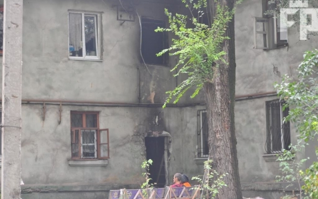 В Запорожье люди оказались в ловушке из-за пожара на лестничной клетке (ФОТО) Фото № 4 В Запорожье люди оказались в ловушке из-за пожара на лестничной клетке (ФОТО) Фото № 4
